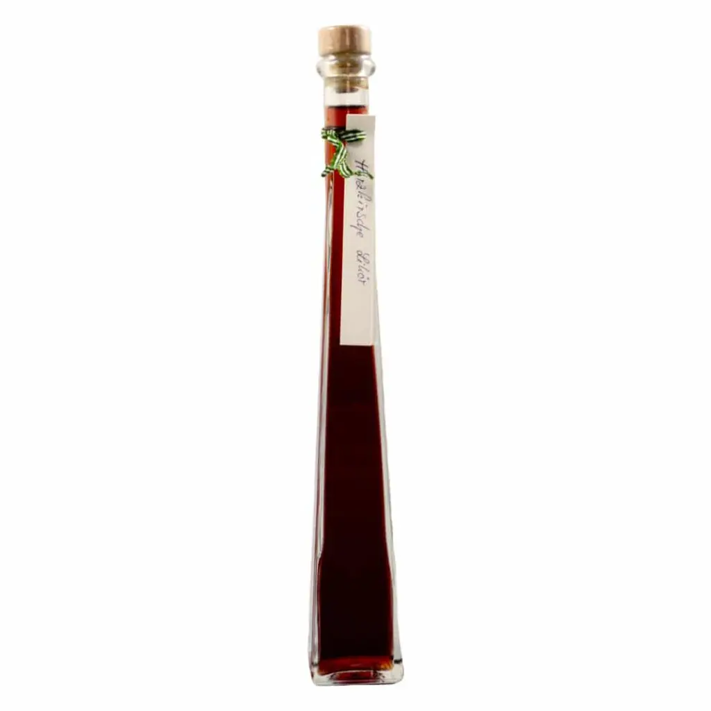 Kirschlikör in Glasflasche