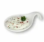 Offenes Tzaziki in Servierschale