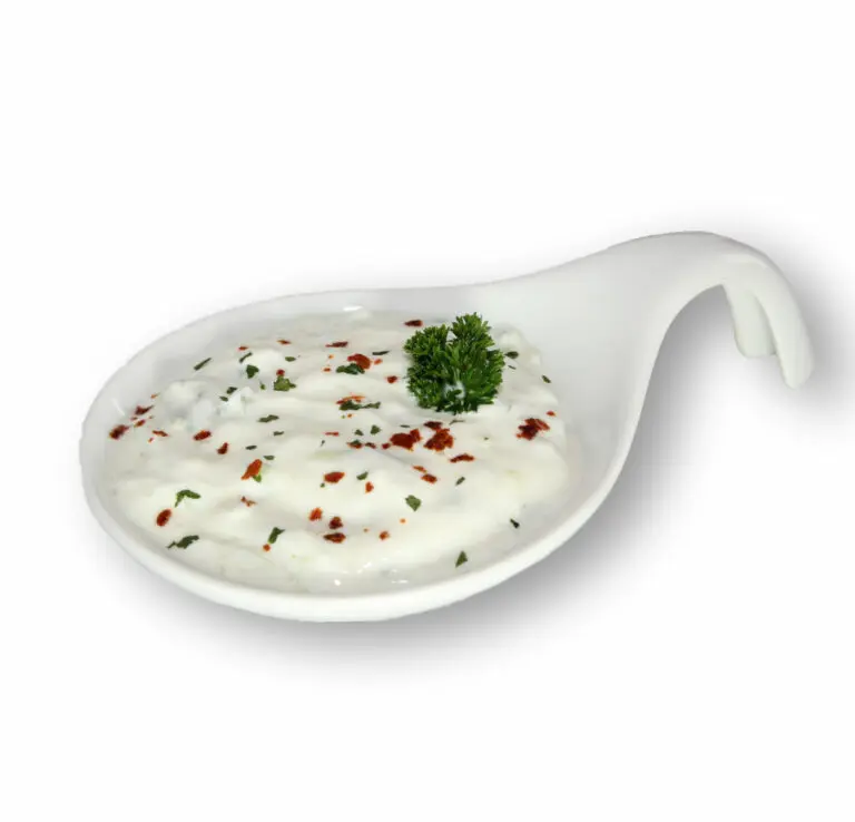 Offenes Tzaziki in Servierschale