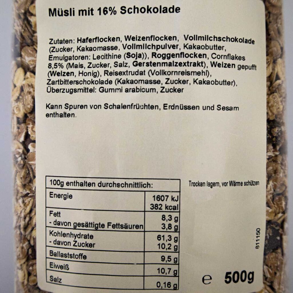 Verpackung von Müsli mit 16% Schokolade, inklusive Zutatenliste und Nährwertangaben.