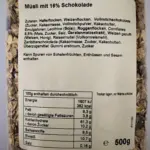 Verpackung von Müsli mit 16% Schokolade, inklusive Zutatenliste und Nährwertangaben.