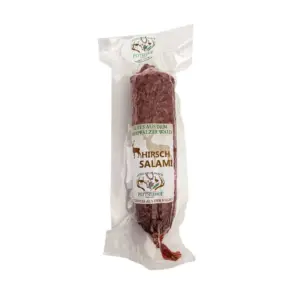 Verpackte Hirschsalami mit Etikett, das Herkunft und Produktinformationen zeigt.