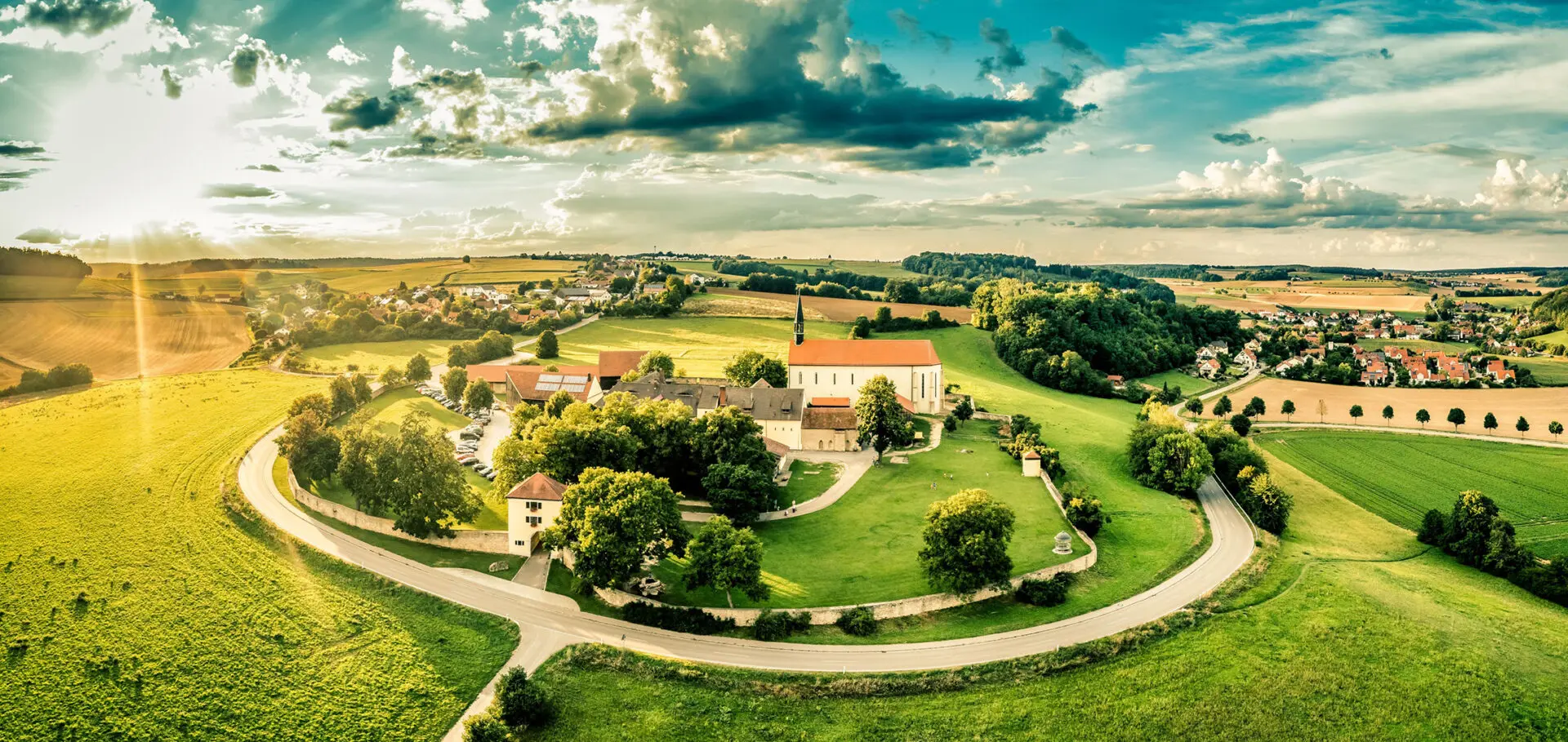Stadt Adlersberg im Sommer im Landkreis Regensburg