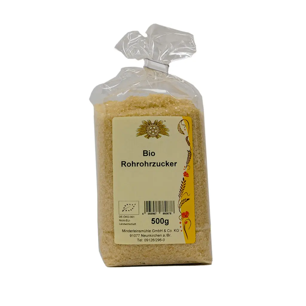 Verpackung von Bio Rohrzucker in einer transparenten Tüte mit einem Etikett.