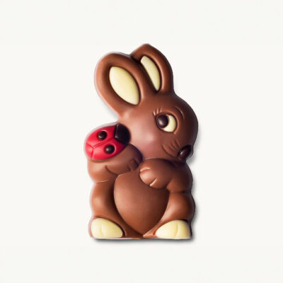 Relief Hase mit Marienkäfer